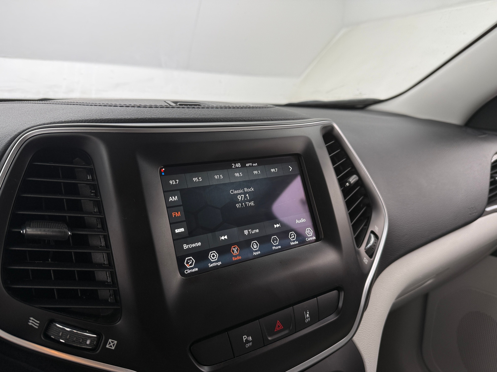 Thumbnail: 2021 Jeep Cherokee - 3