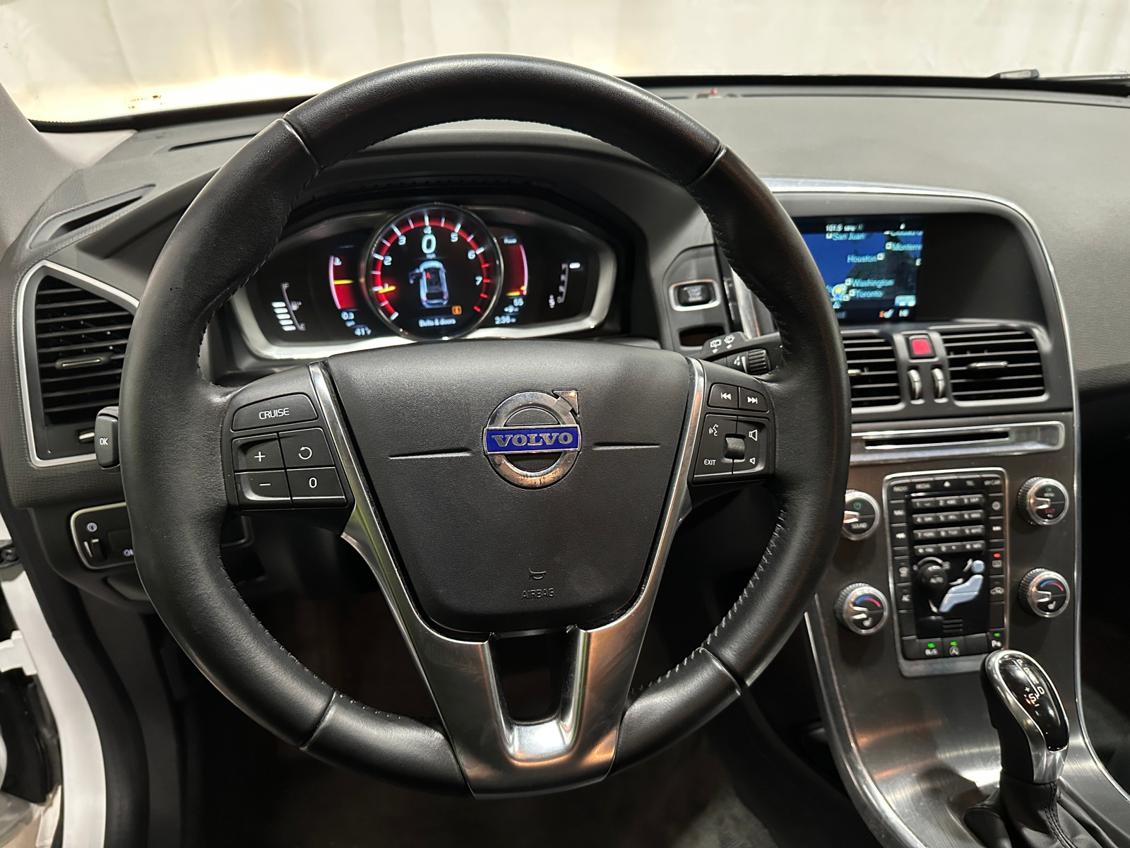 Thumbnail: 2016 Volvo XC60 - 4