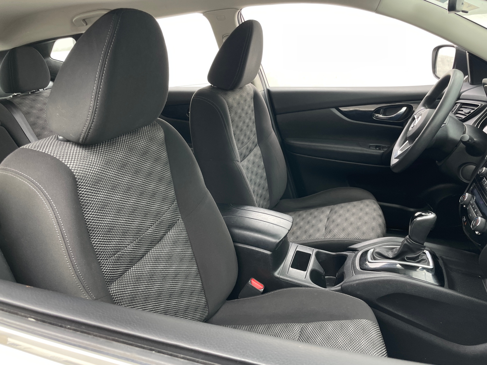 Thumbnail: 2017 Nissan Rogue Sport - 2