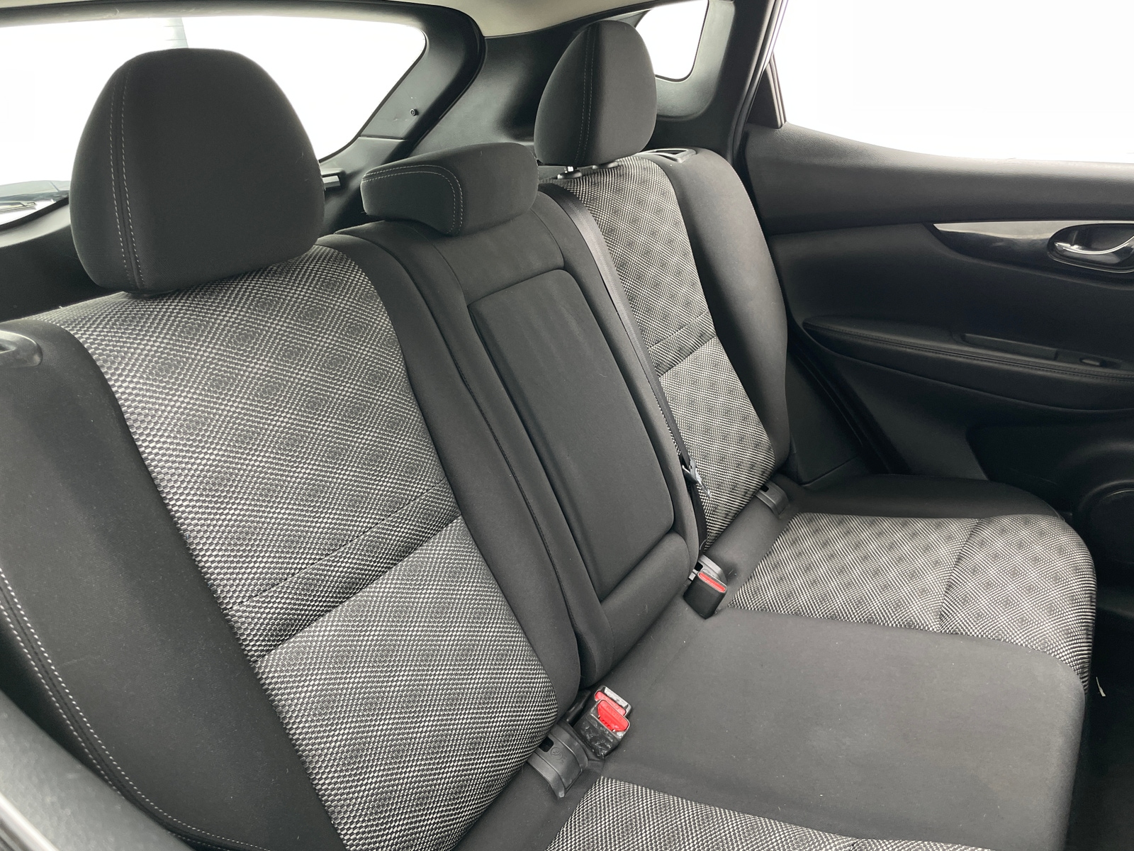 Thumbnail: 2017 Nissan Rogue Sport - 6