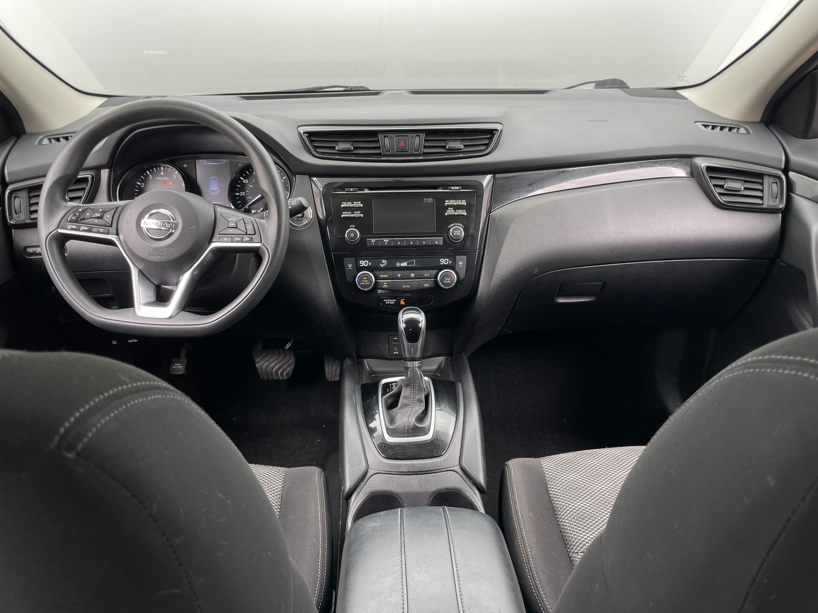 Thumbnail: 2017 Nissan Rogue Sport - 3