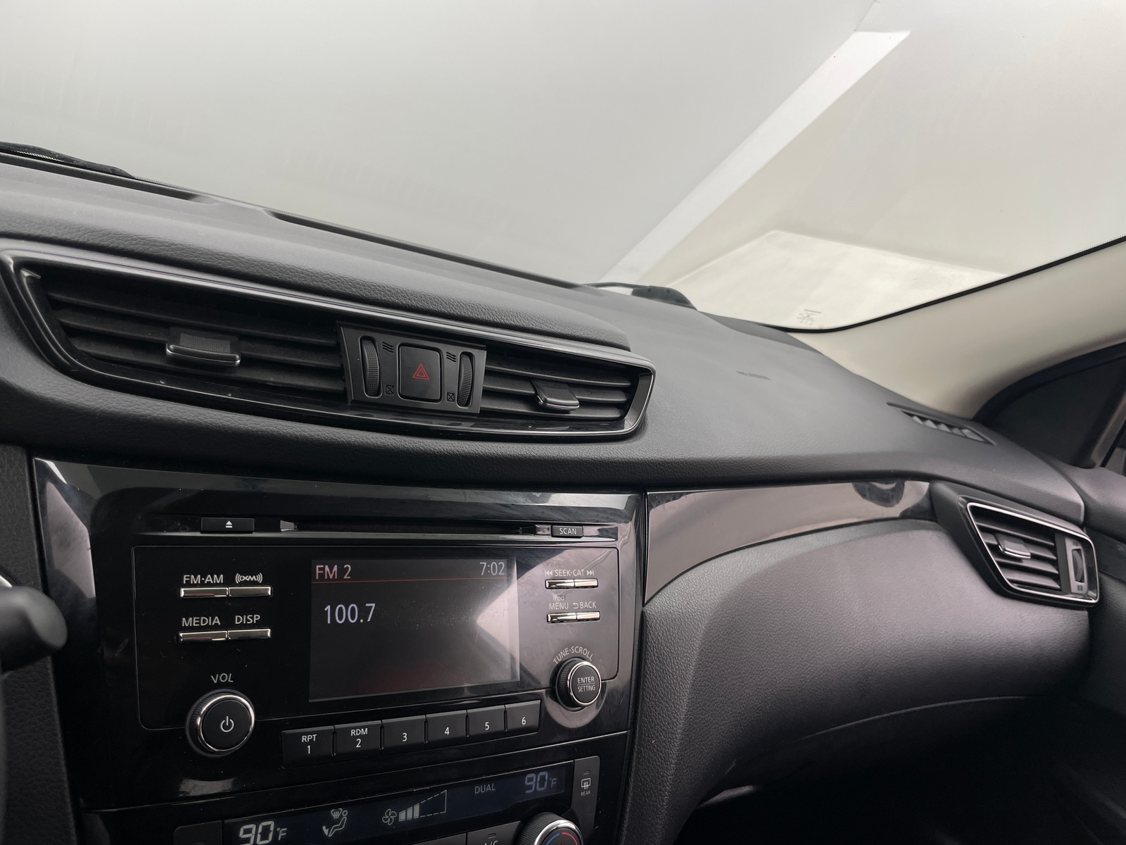 Thumbnail: 2017 Nissan Rogue Sport - 4