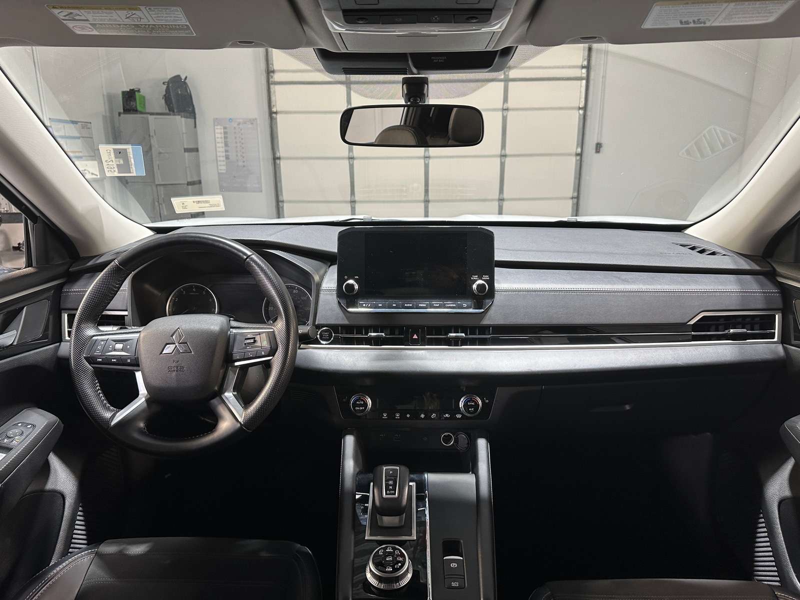 Thumbnail: 2024 Mitsubishi Outlander - 2