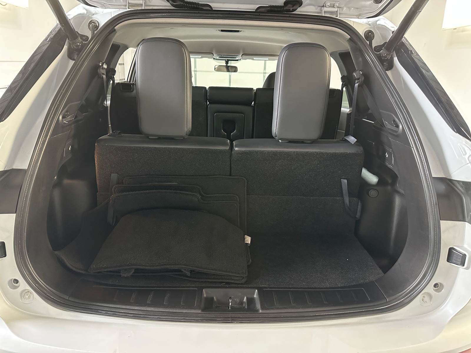 Thumbnail: 2024 Mitsubishi Outlander - 6