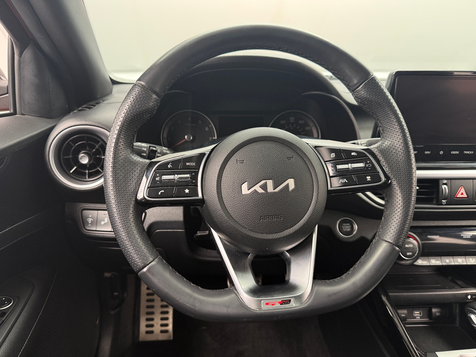 Thumbnail: 2022 Kia Forte - 4