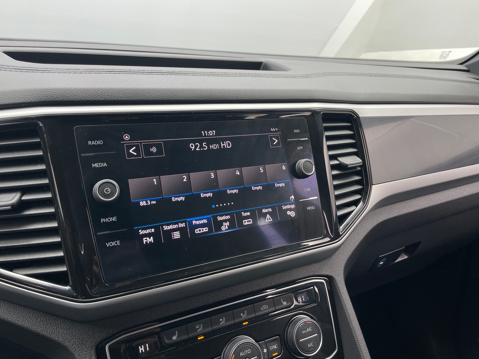 Thumbnail: 2021 Volkswagen Atlas - 3