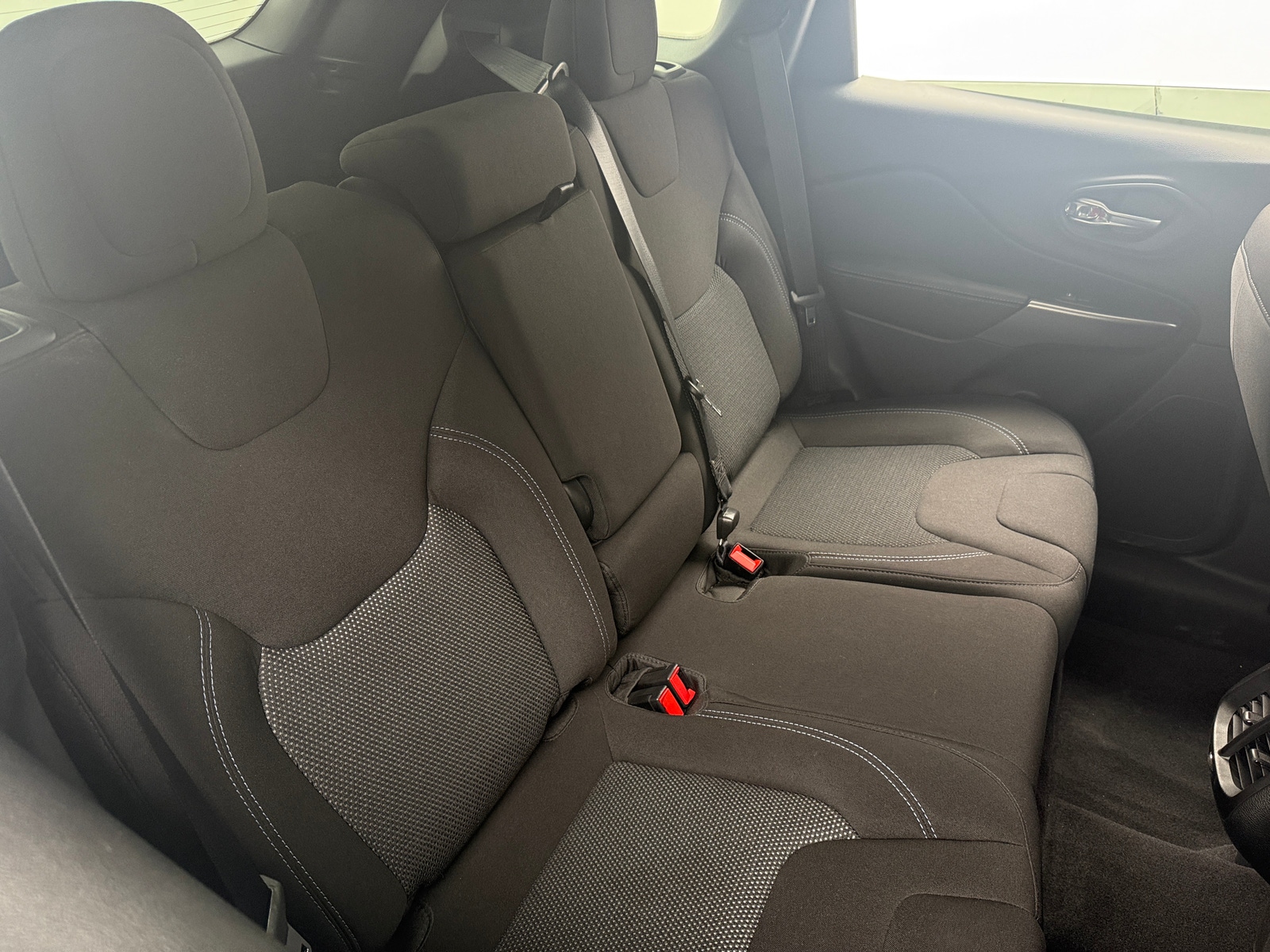 Thumbnail: 2020 Jeep Cherokee - 6