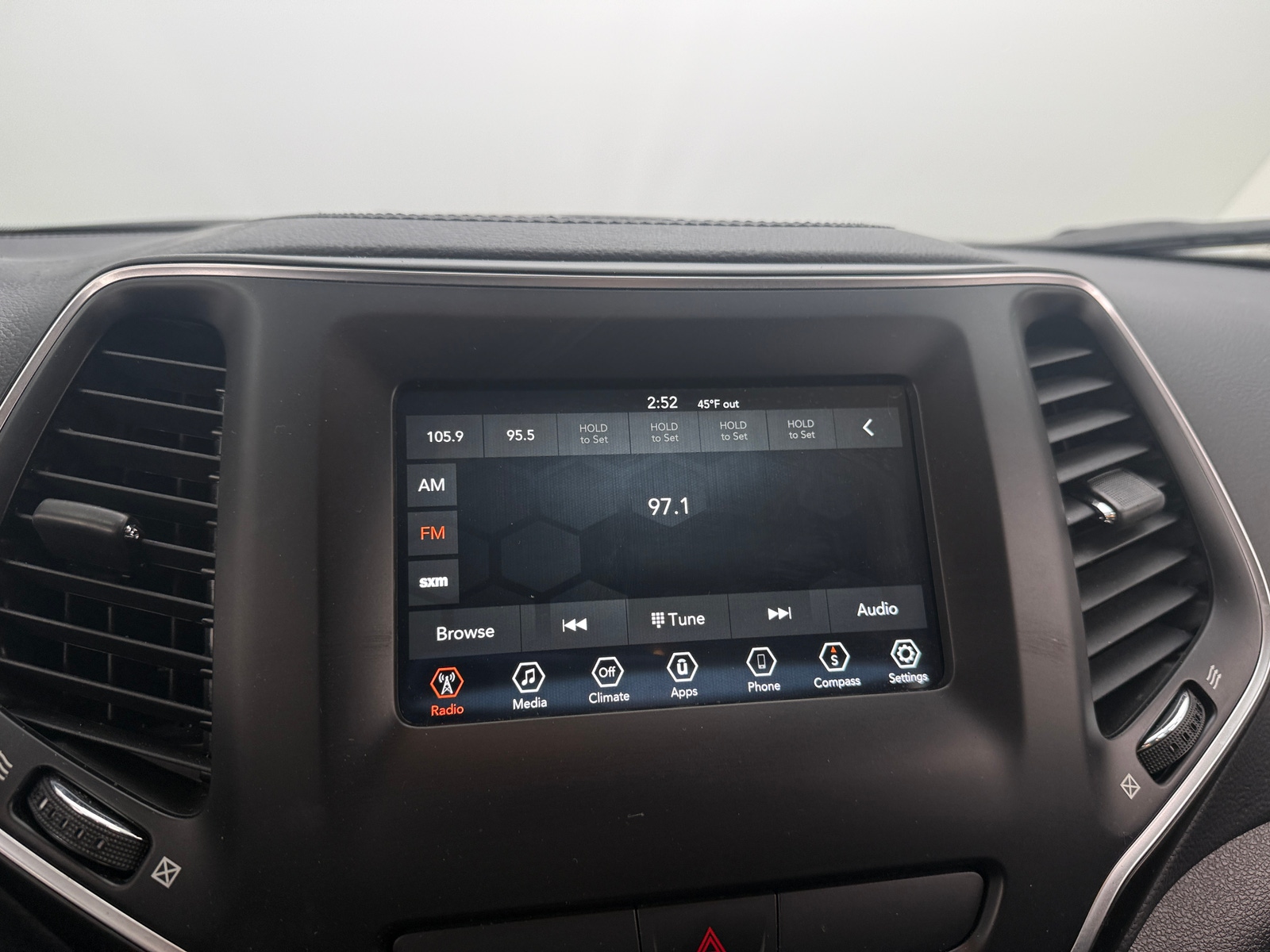 Thumbnail: 2020 Jeep Cherokee - 4