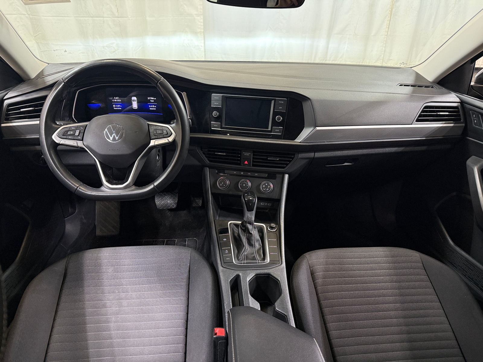 Thumbnail: 2024 Volkswagen Jetta - 3