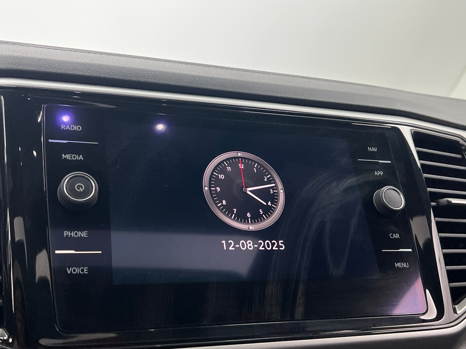 Thumbnail: 2022 Volkswagen Atlas - 3