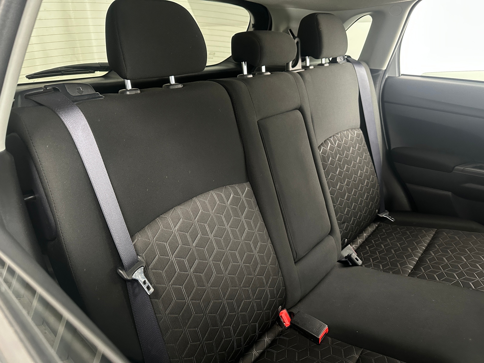 Thumbnail: 2023 Mitsubishi Outlander Sport - 6