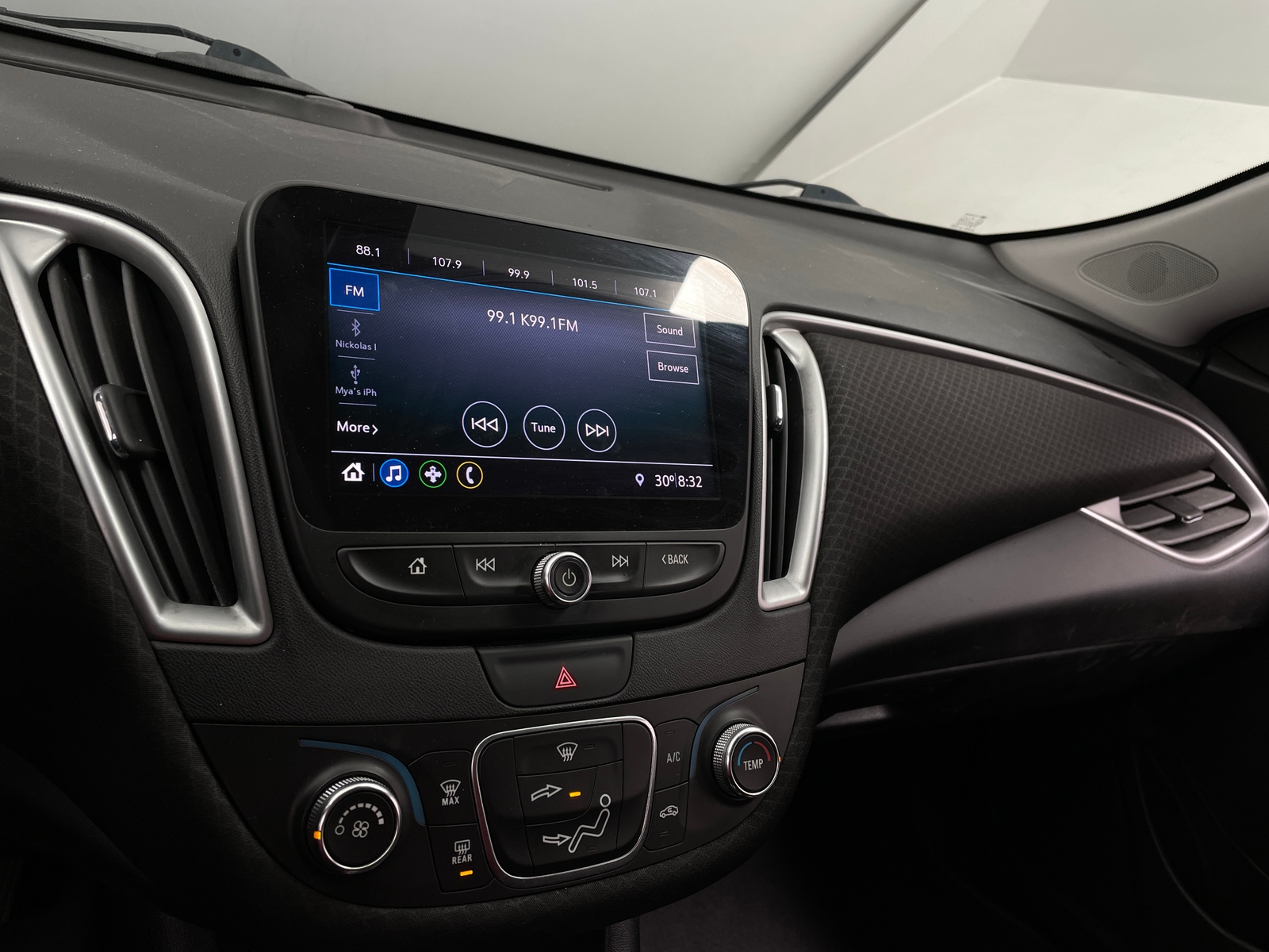 Thumbnail: 2019 Chevrolet Malibu - 4