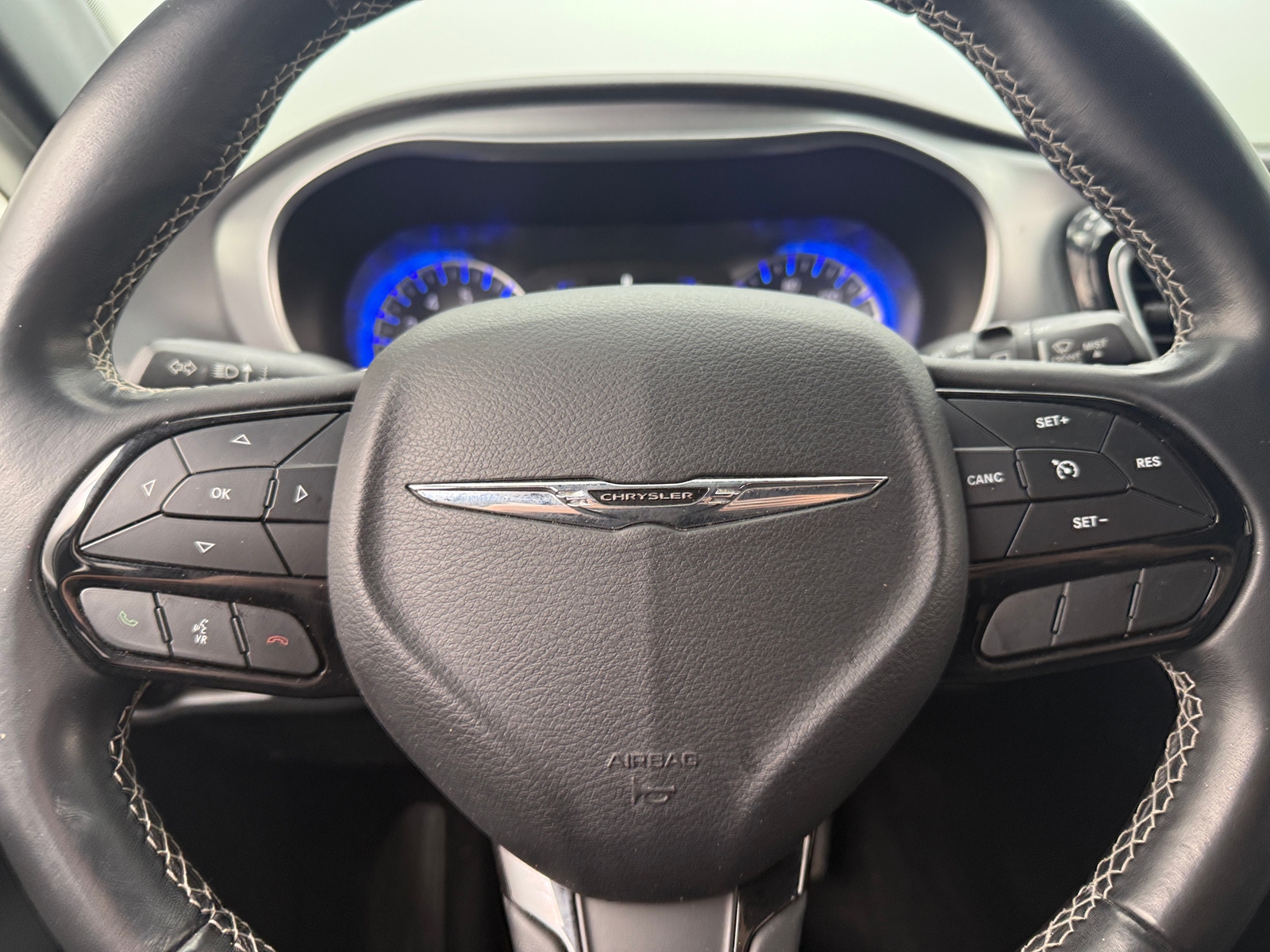 Thumbnail: 2018 Chrysler Pacifica - 4