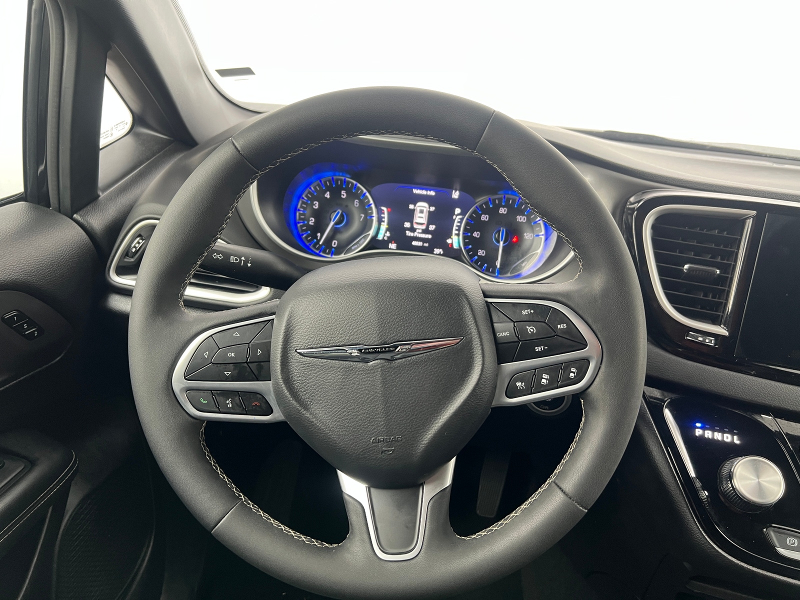 Thumbnail: 2025 Chrysler Pacifica - 4