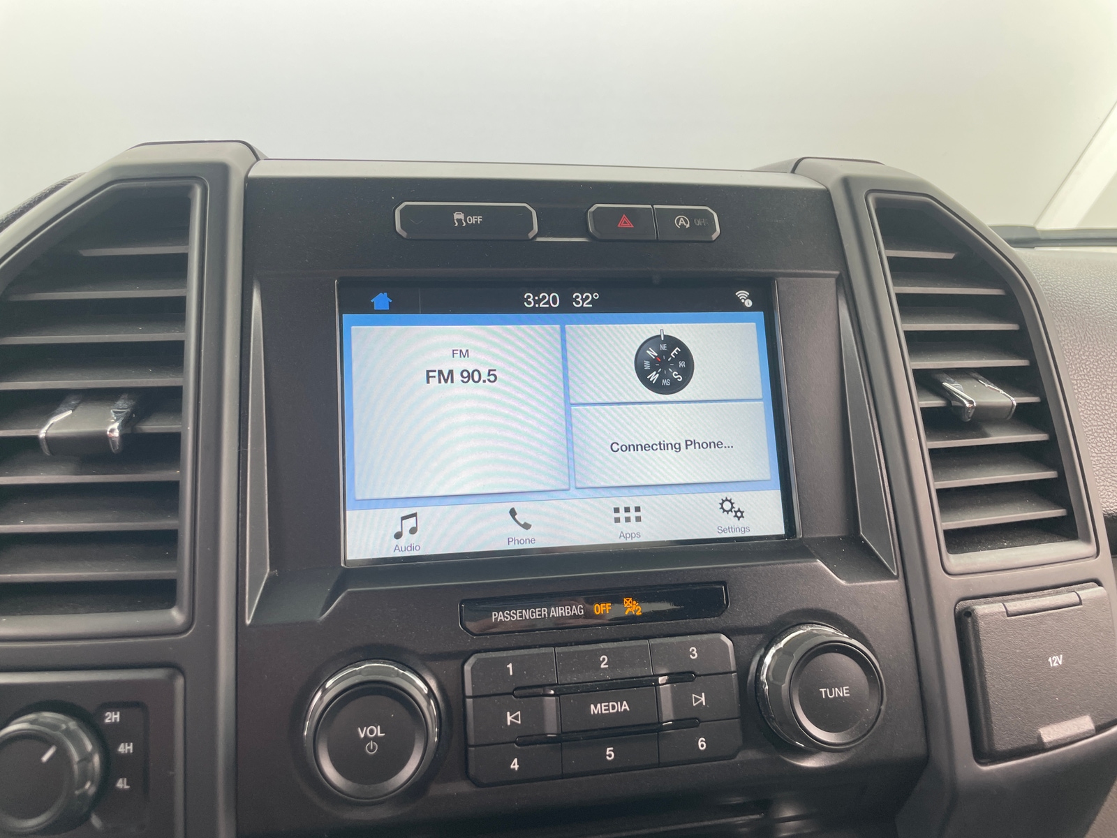 Thumbnail: 2018 Ford Econoline - 4