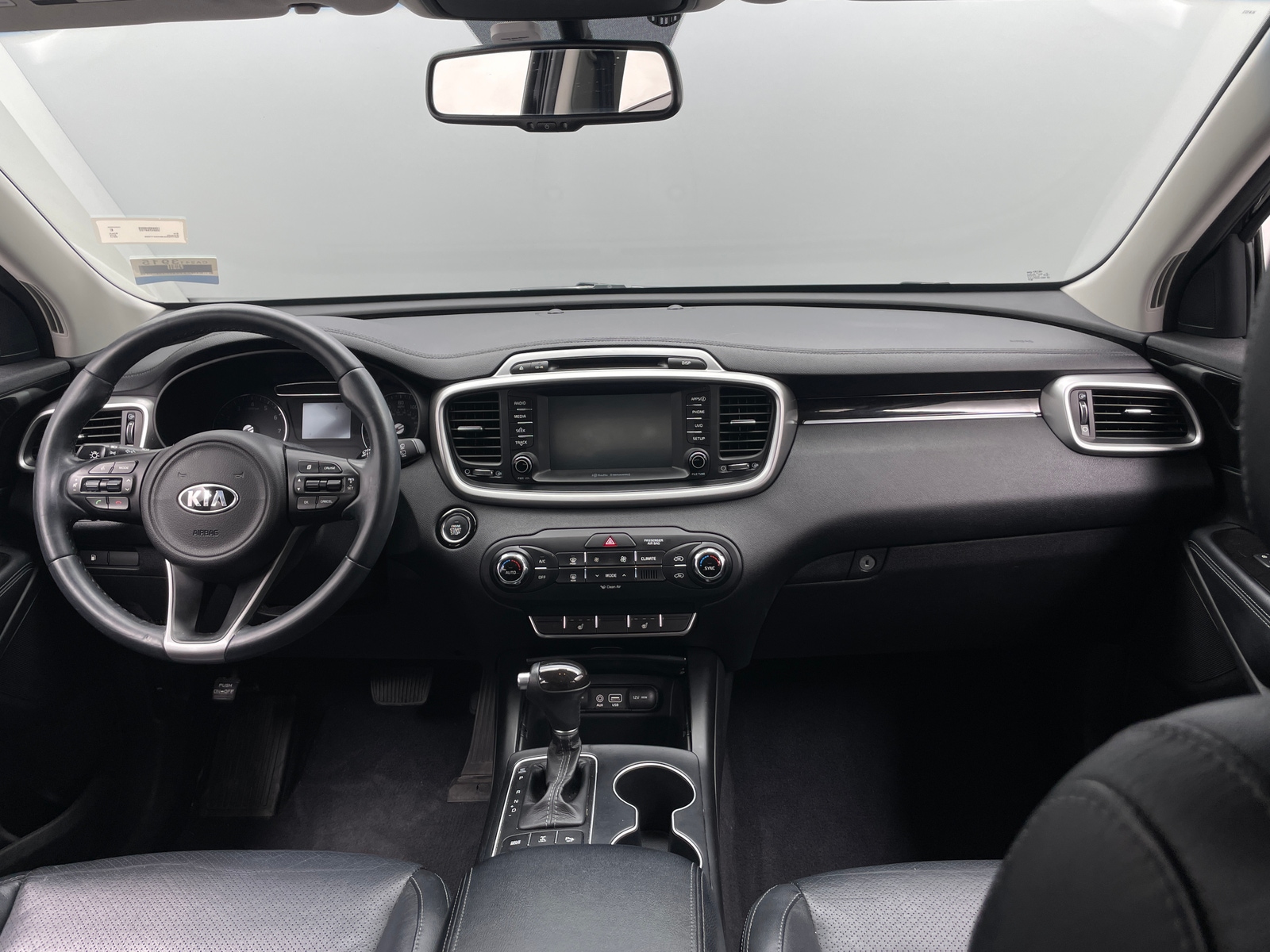 Thumbnail: 2017 Kia Sorento - 3