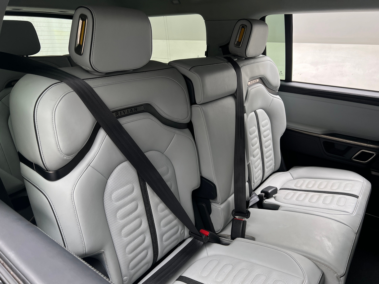 Thumbnail: 2023 Rivian R1S - 5