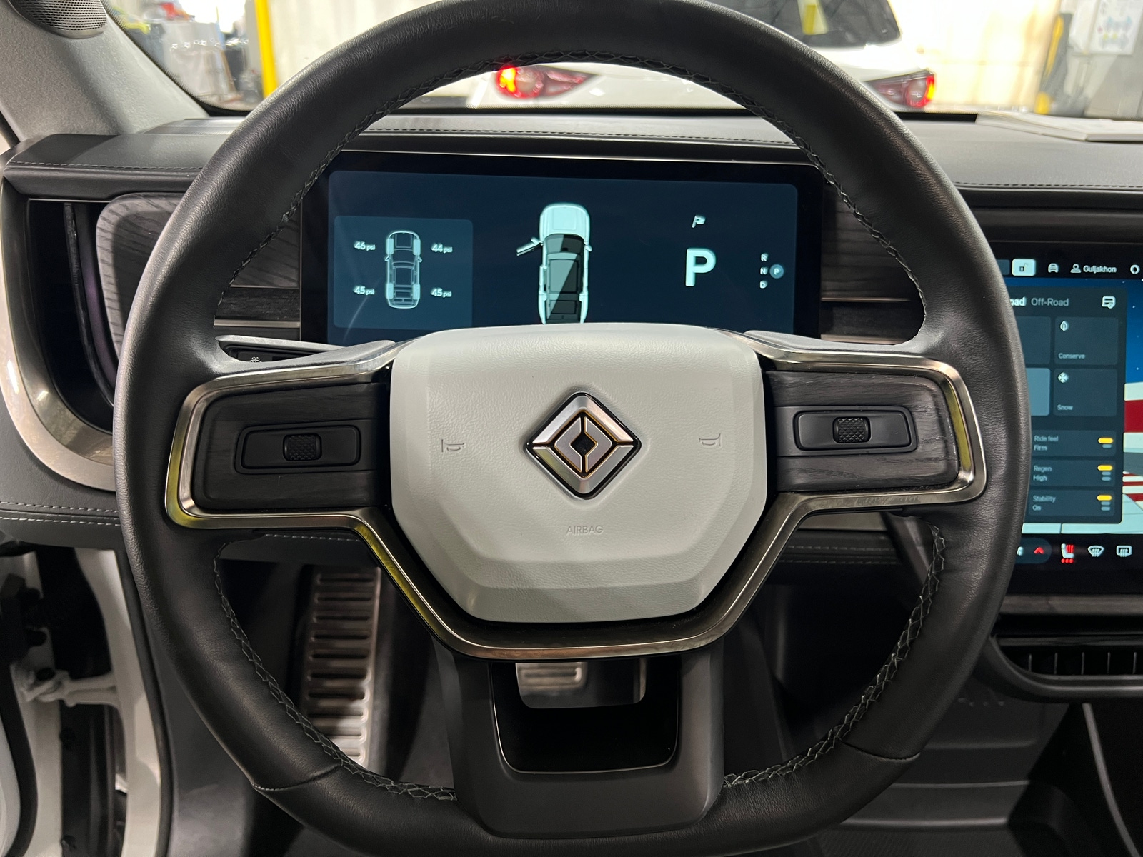 Thumbnail: 2023 Rivian R1S - 4