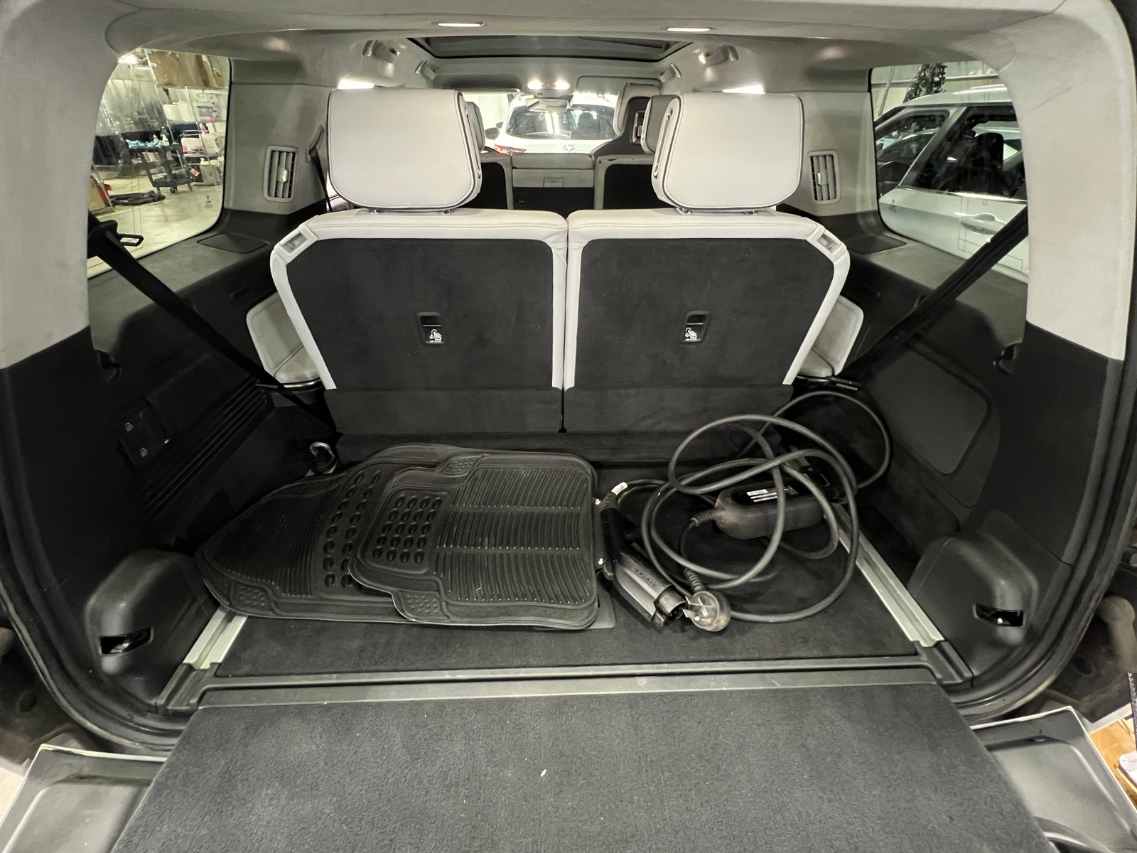 Thumbnail: 2023 Rivian R1S - 6