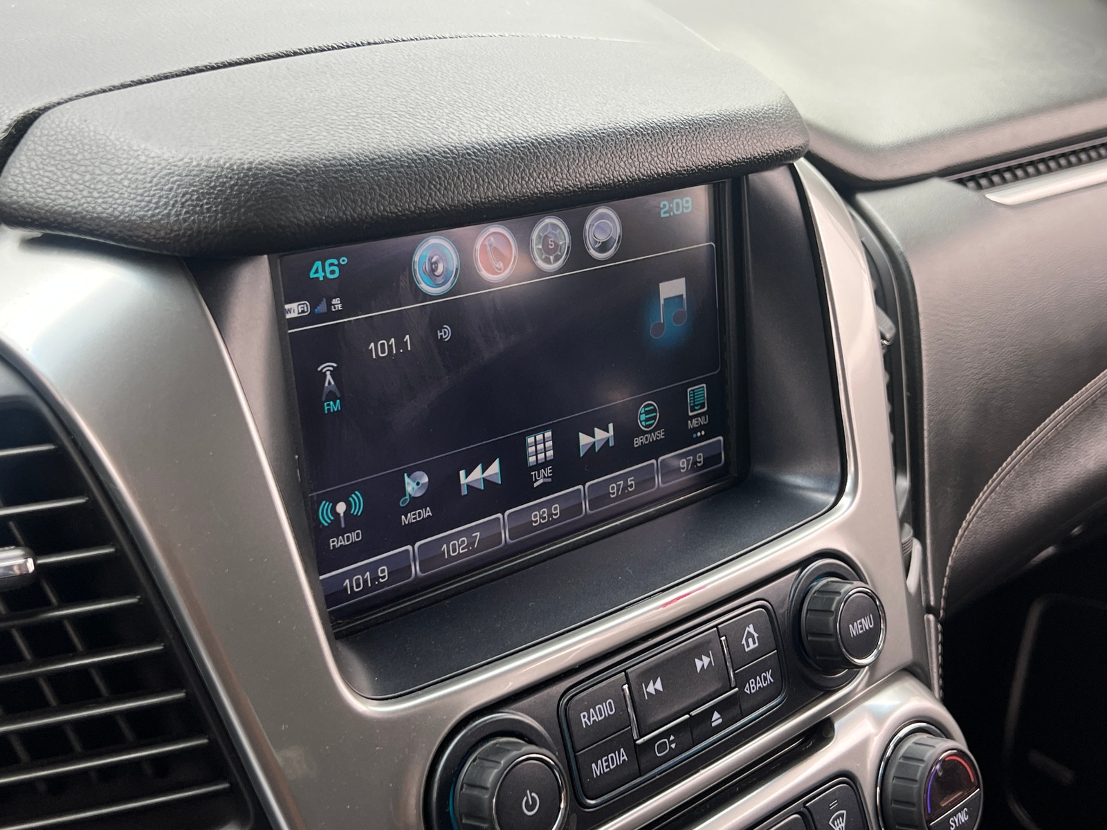 Thumbnail: 2018 Chevrolet Tahoe - 3