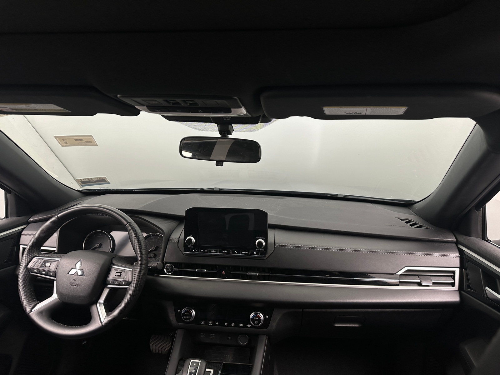 Thumbnail: 2022 Mitsubishi Outlander - 2