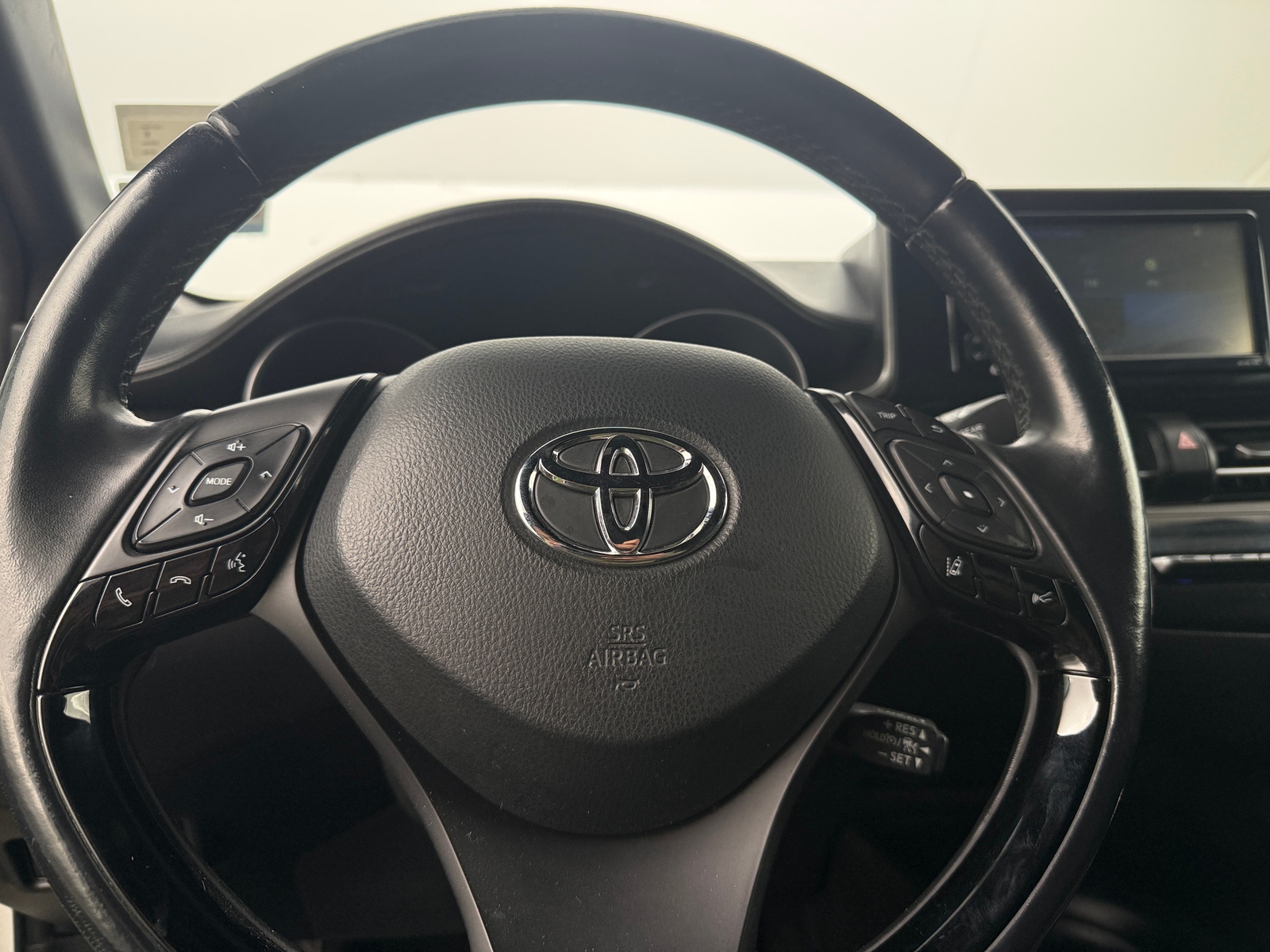 Thumbnail: 2018 Toyota C-HR - 5