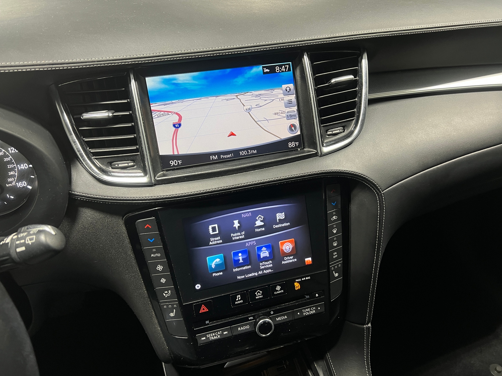 Thumbnail: 2019 INFINITI QX50 - 3