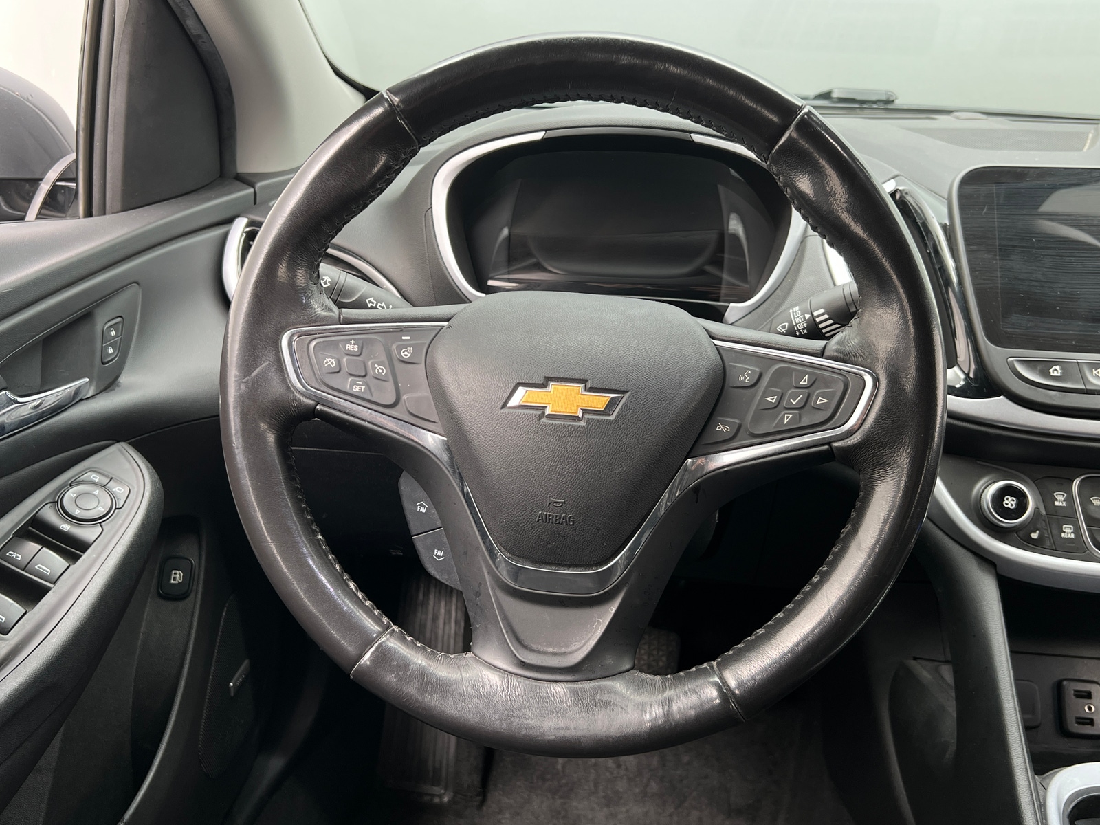 Thumbnail: 2018 Chevrolet Volt - 5