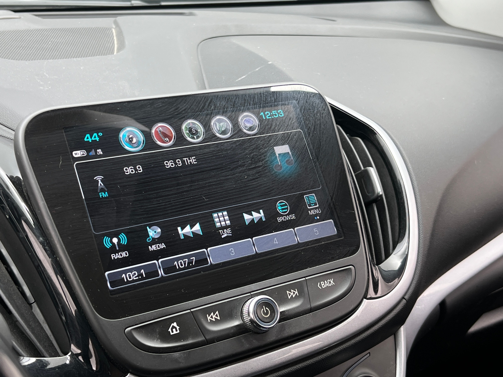 Thumbnail: 2018 Chevrolet Volt - 4