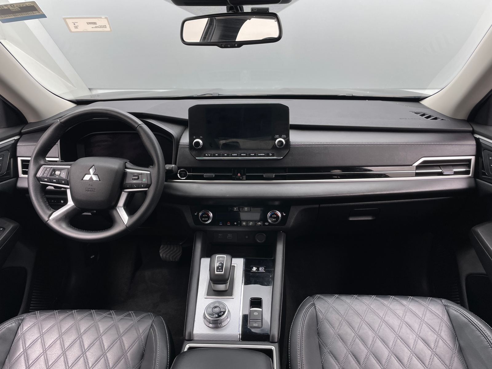 Thumbnail: 2023 Mitsubishi Outlander - 2