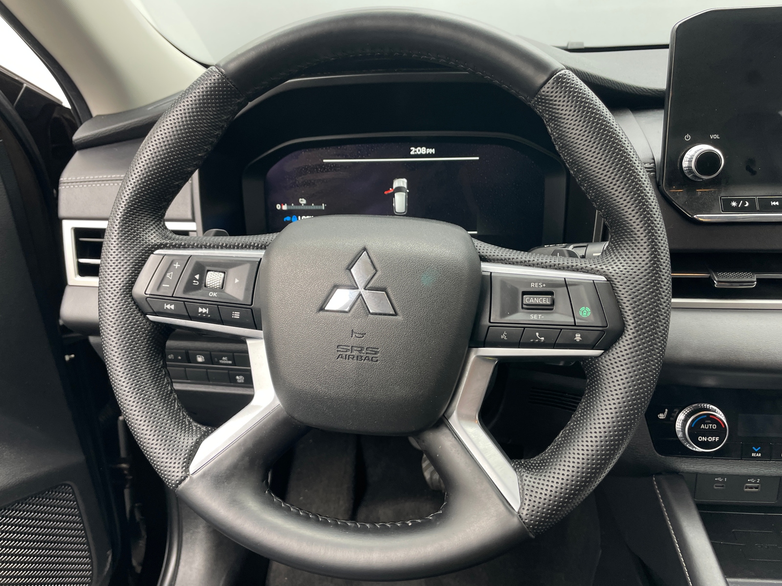 Thumbnail: 2023 Mitsubishi Outlander - 4