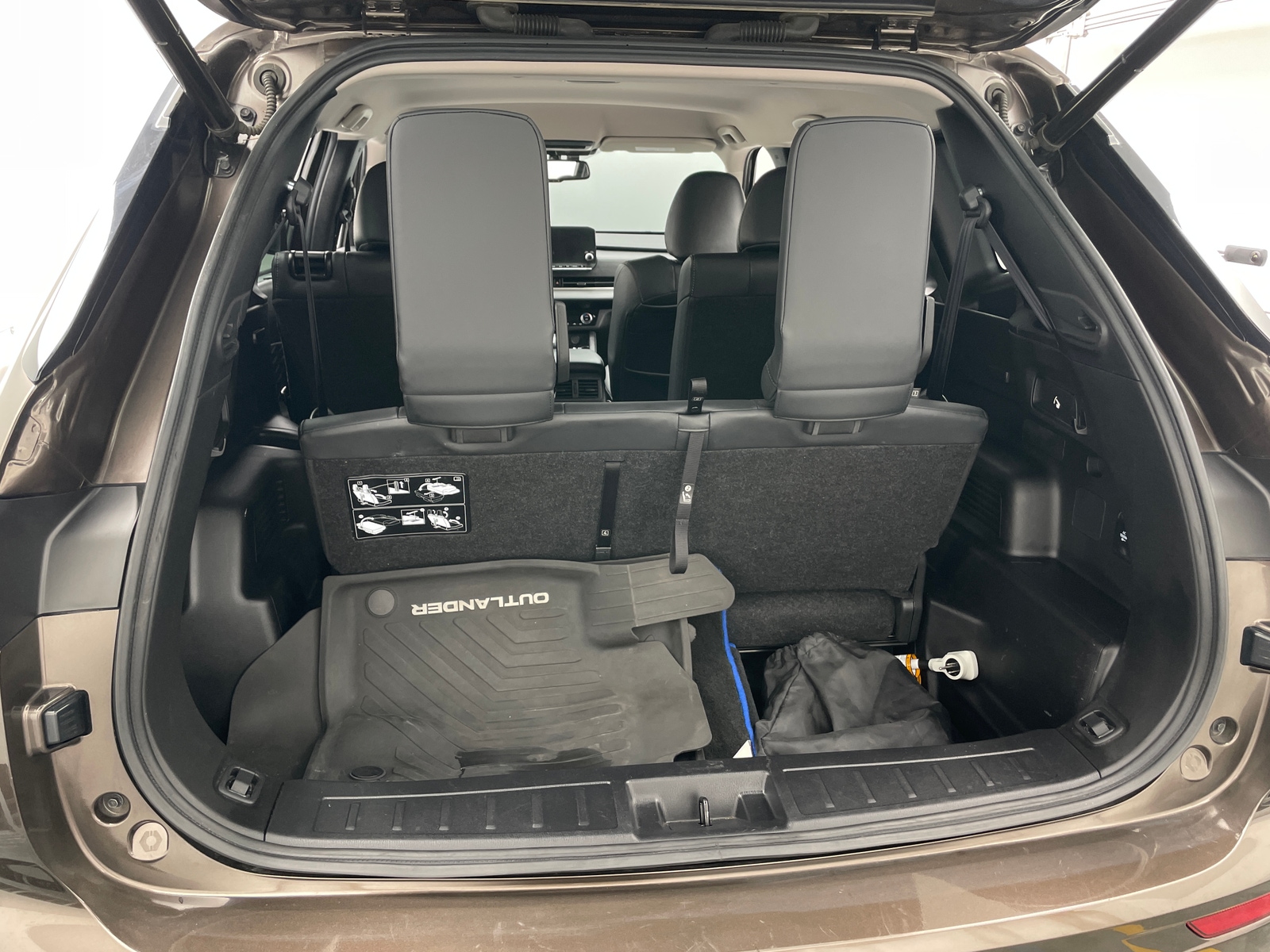 Thumbnail: 2023 Mitsubishi Outlander - 6