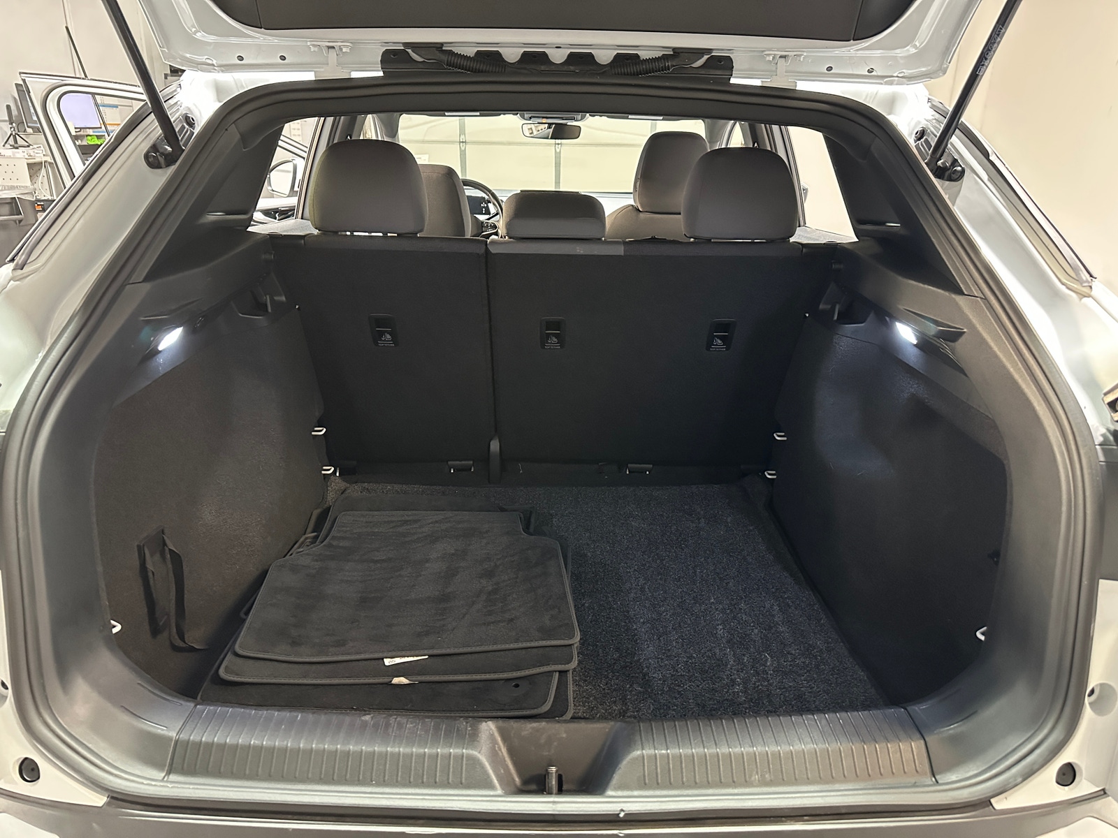 Thumbnail: 2022 Volkswagen ID.4 - 7