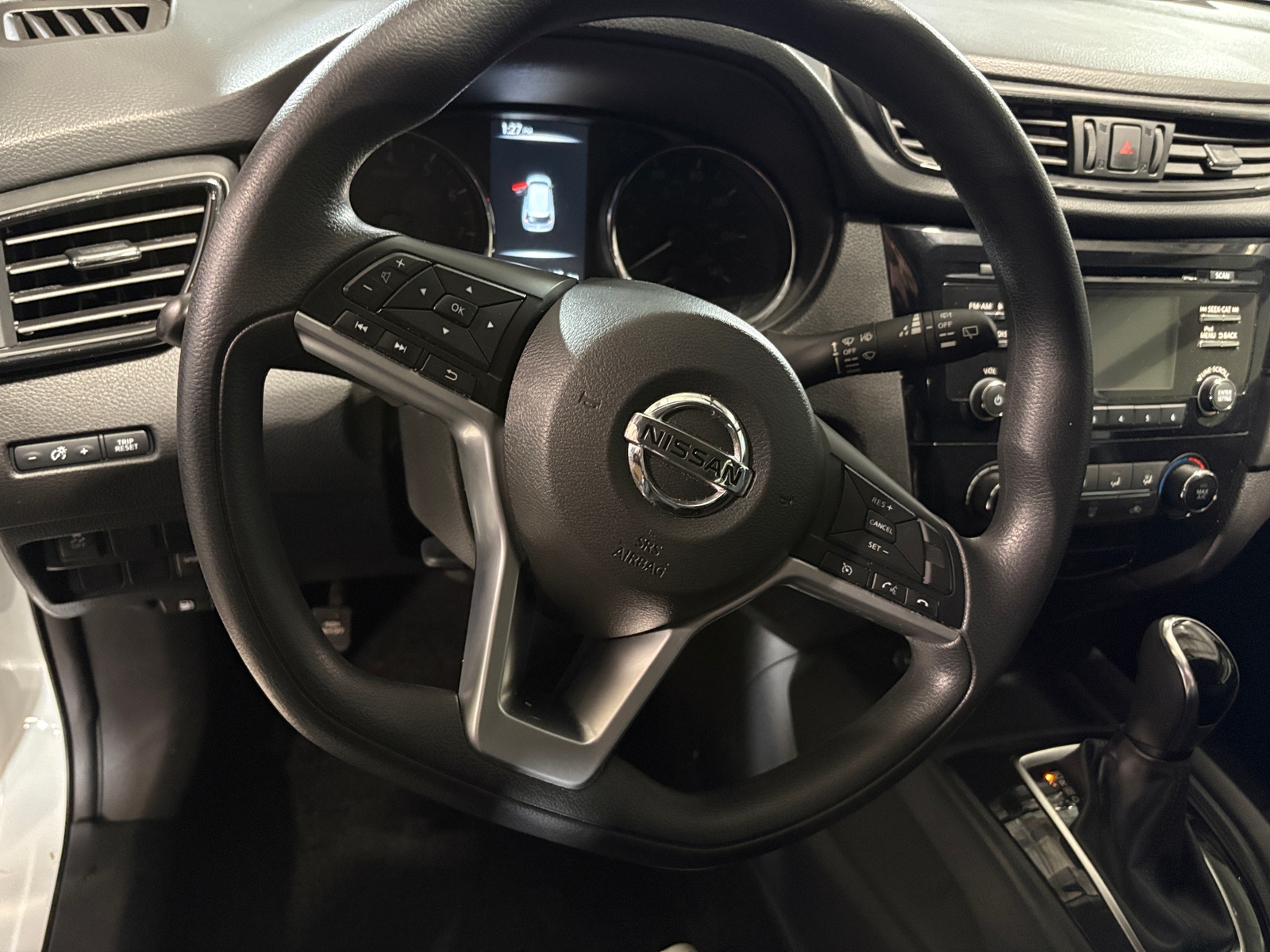 Thumbnail: 2017 Nissan Rogue - 5