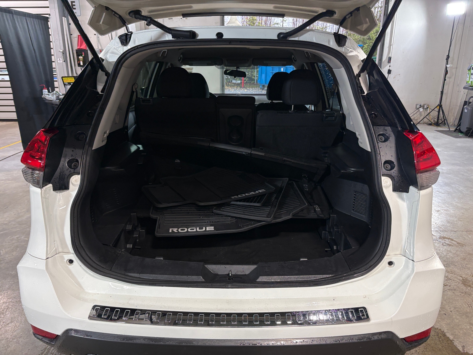 Thumbnail: 2017 Nissan Rogue - 7