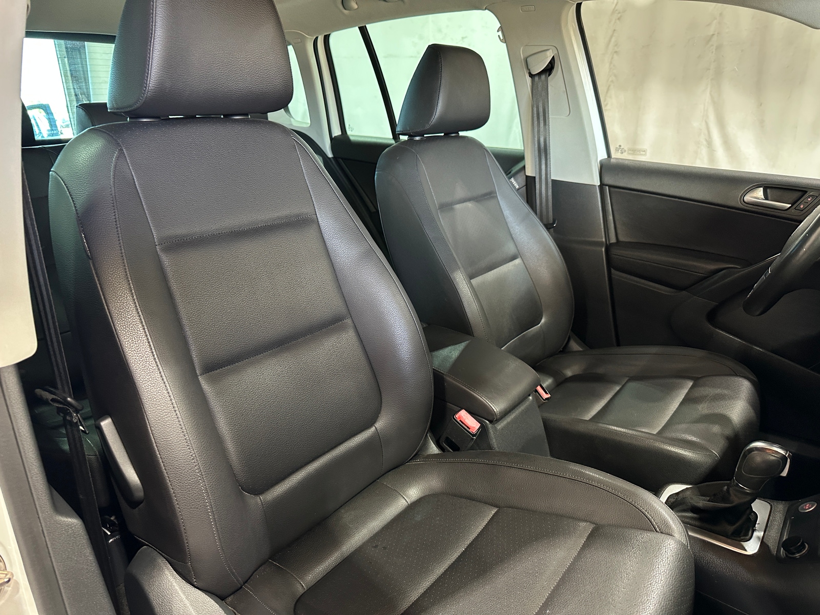 Thumbnail: 2016 Volkswagen Tiguan - 2