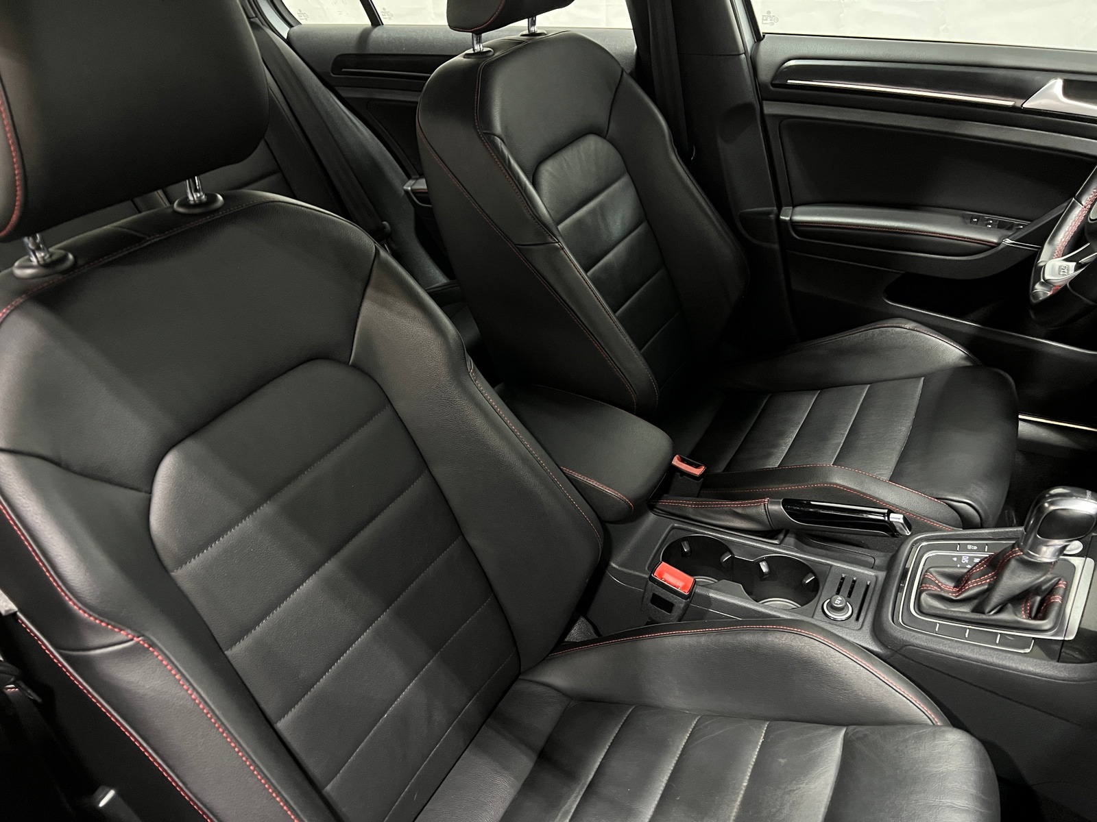 Thumbnail: 2017 Volkswagen Golf - 2