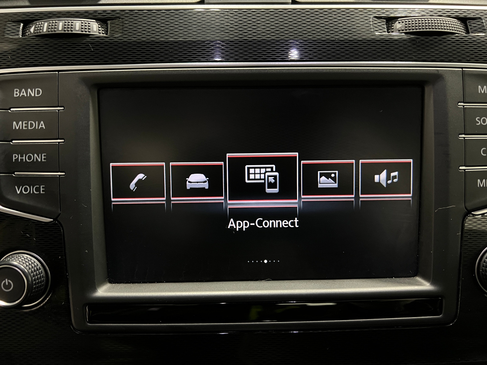 Thumbnail: 2017 Volkswagen Golf - 4