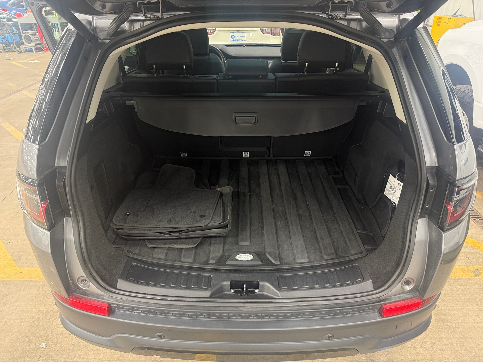 Thumbnail: 2021 Land Rover Discovery Sport - 6