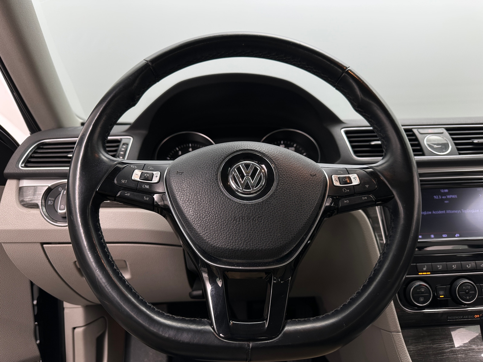 Thumbnail: 2016 Volkswagen Passat - 4