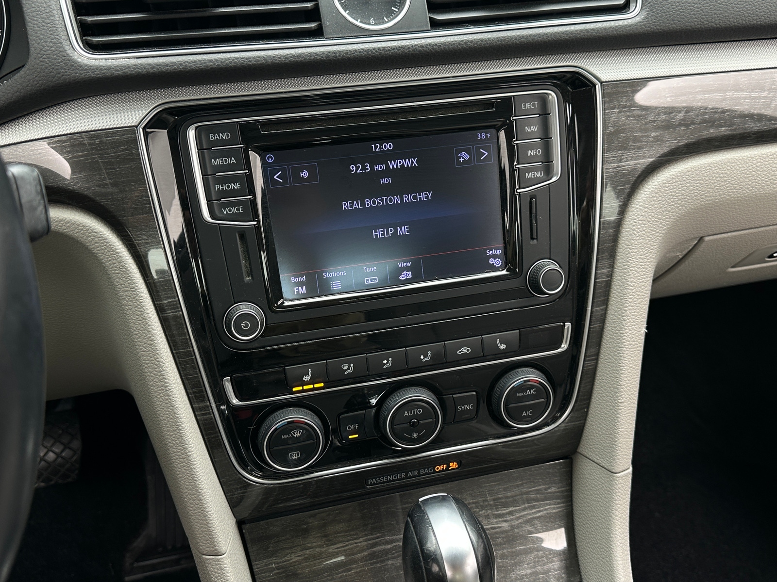 Thumbnail: 2016 Volkswagen Passat - 3