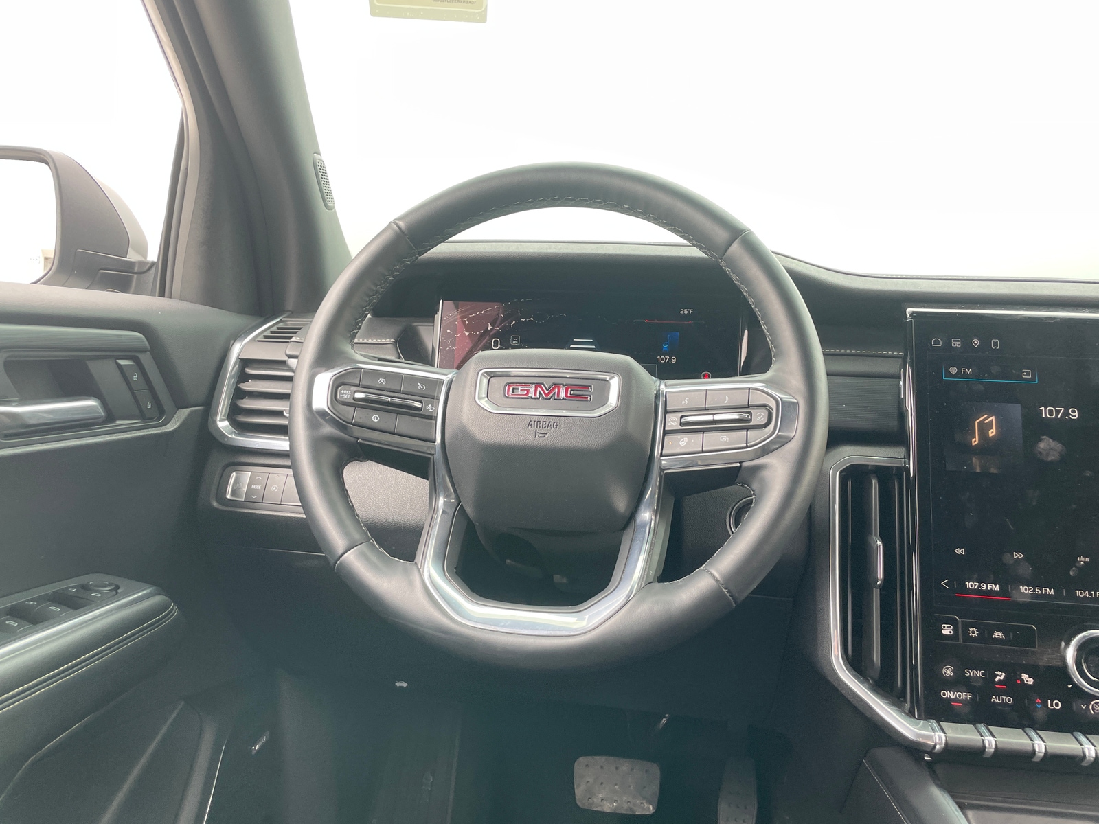 Thumbnail: 2025 GMC Acadia - 5