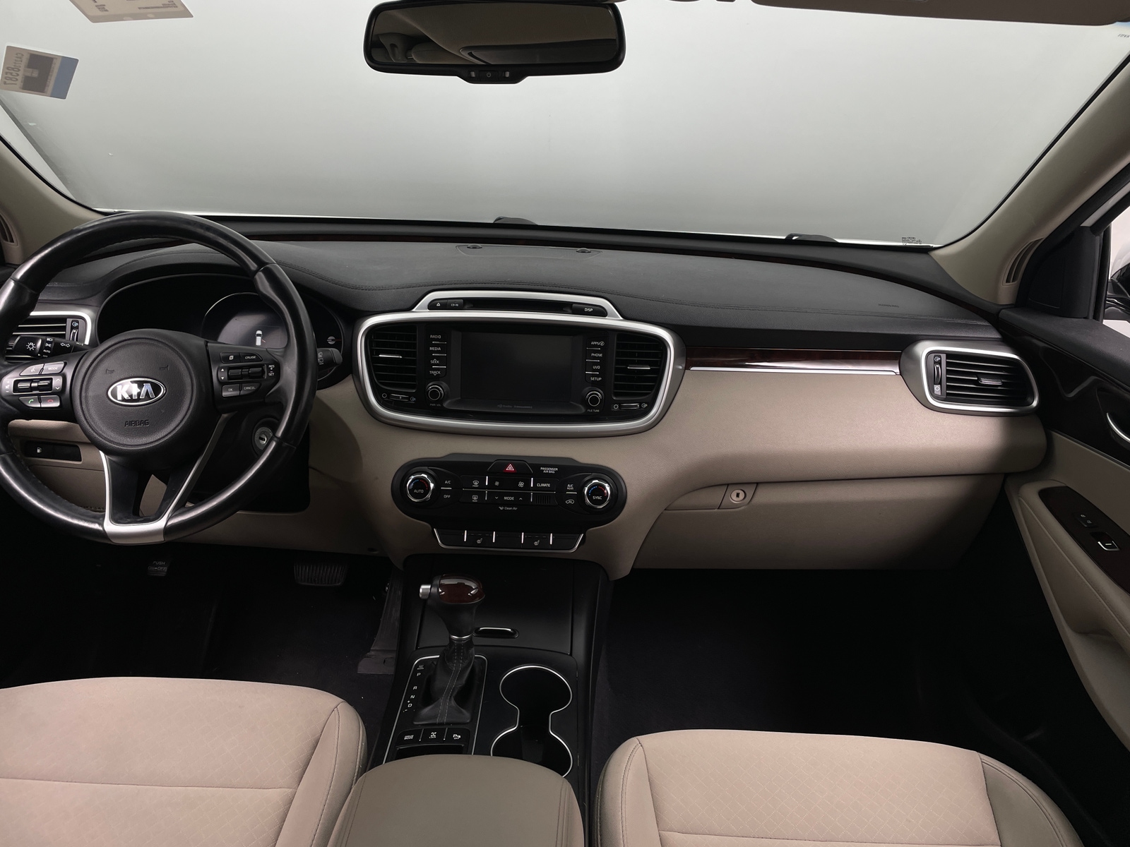 Thumbnail: 2017 Kia Sorento - 3