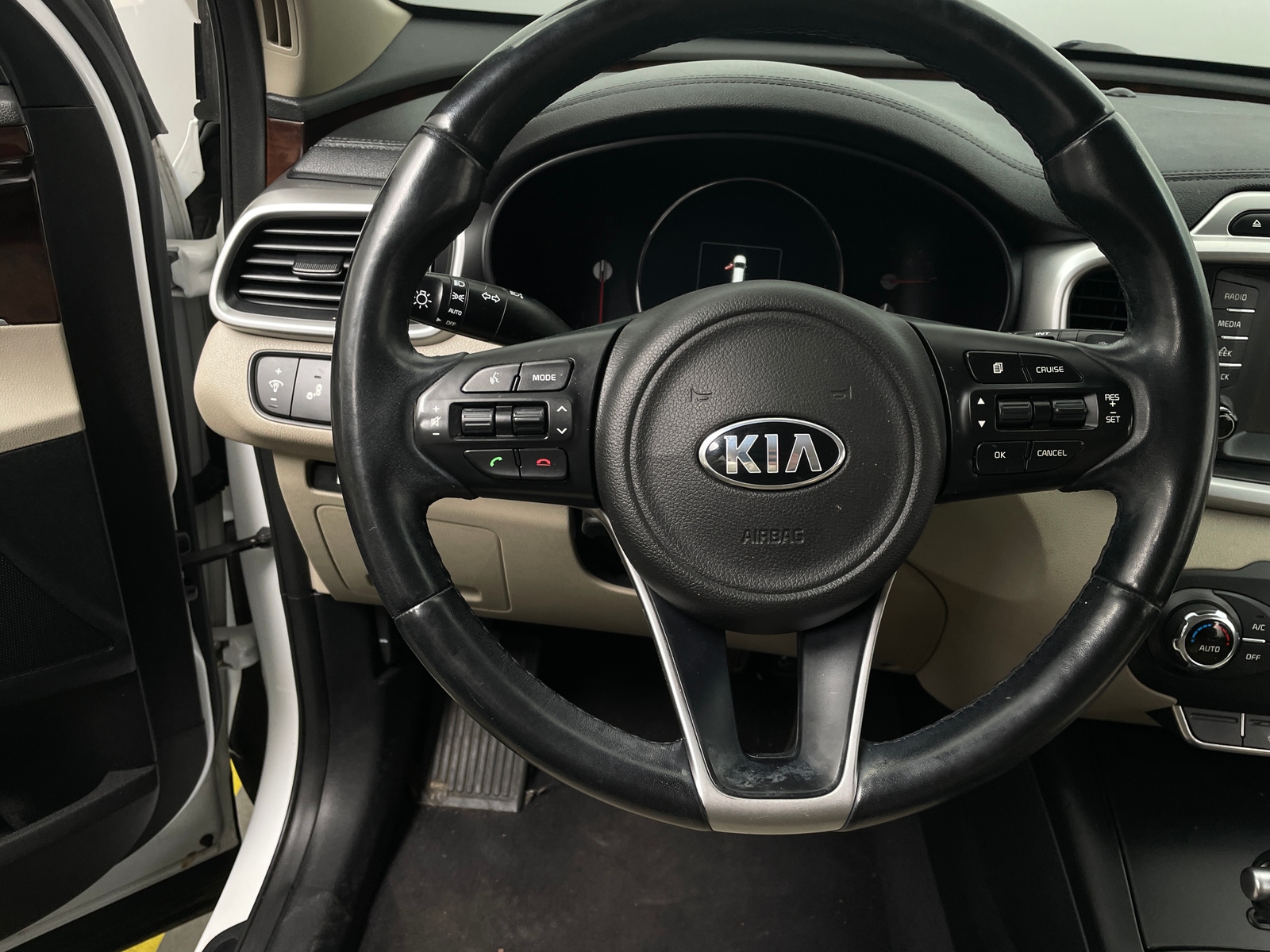 Thumbnail: 2017 Kia Sorento - 5