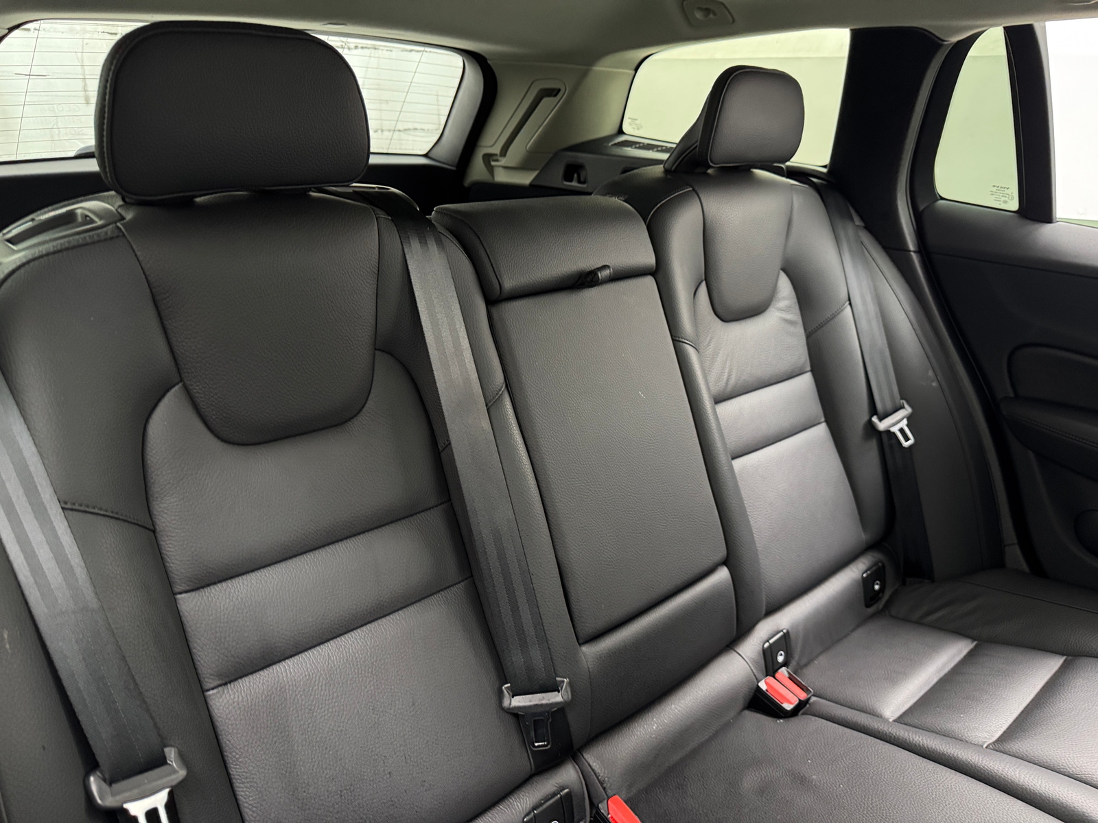 Thumbnail: 2025 Volvo V60 - 5