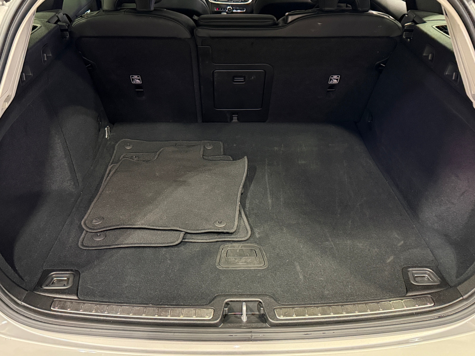 Thumbnail: 2025 Volvo V60 - 6