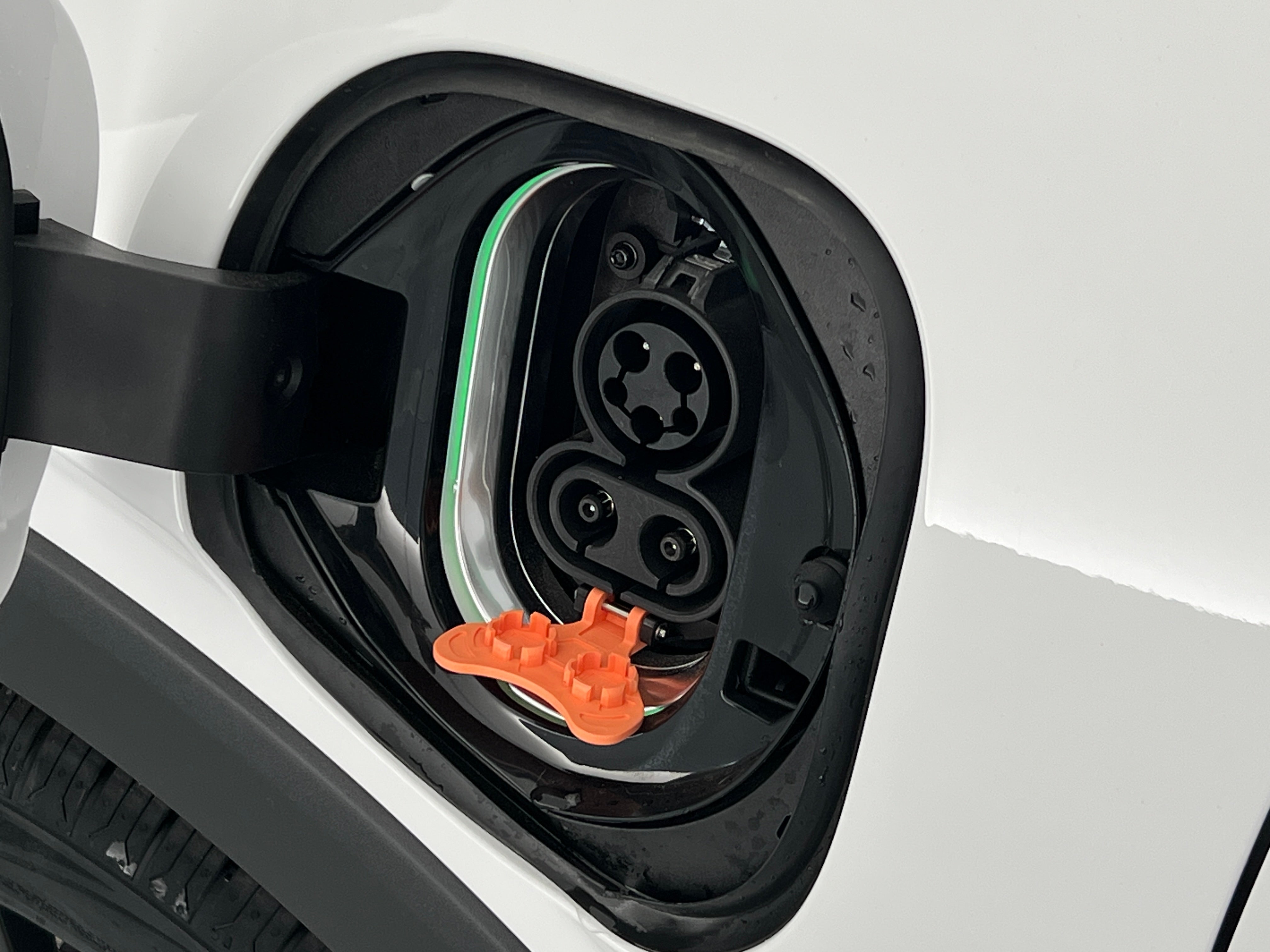 Used 2023 Chevrolet Bolt EUV LT with VIN 1G1FY6S01P4208371 for sale in Oak Creek, WI