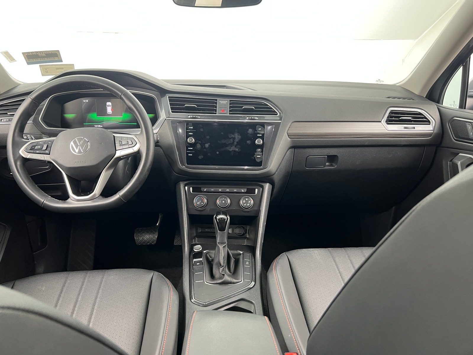 Thumbnail: 2024 Volkswagen Tiguan - 2