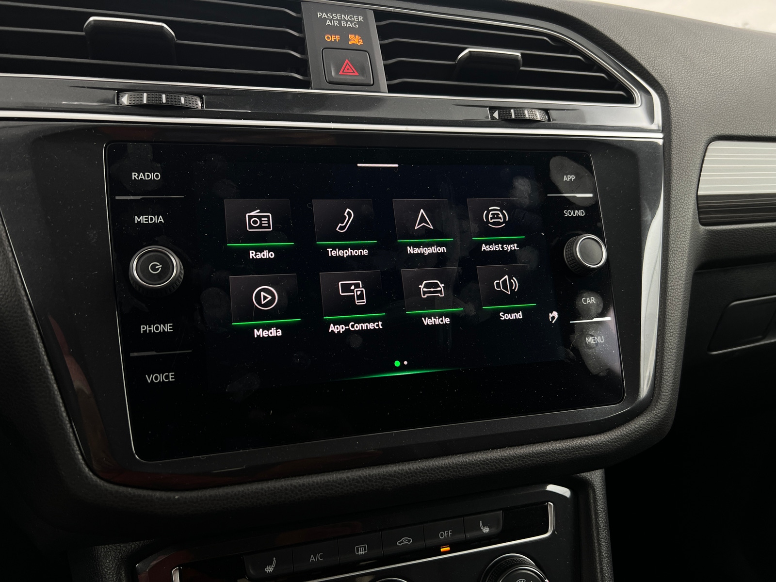 Thumbnail: 2024 Volkswagen Tiguan - 3