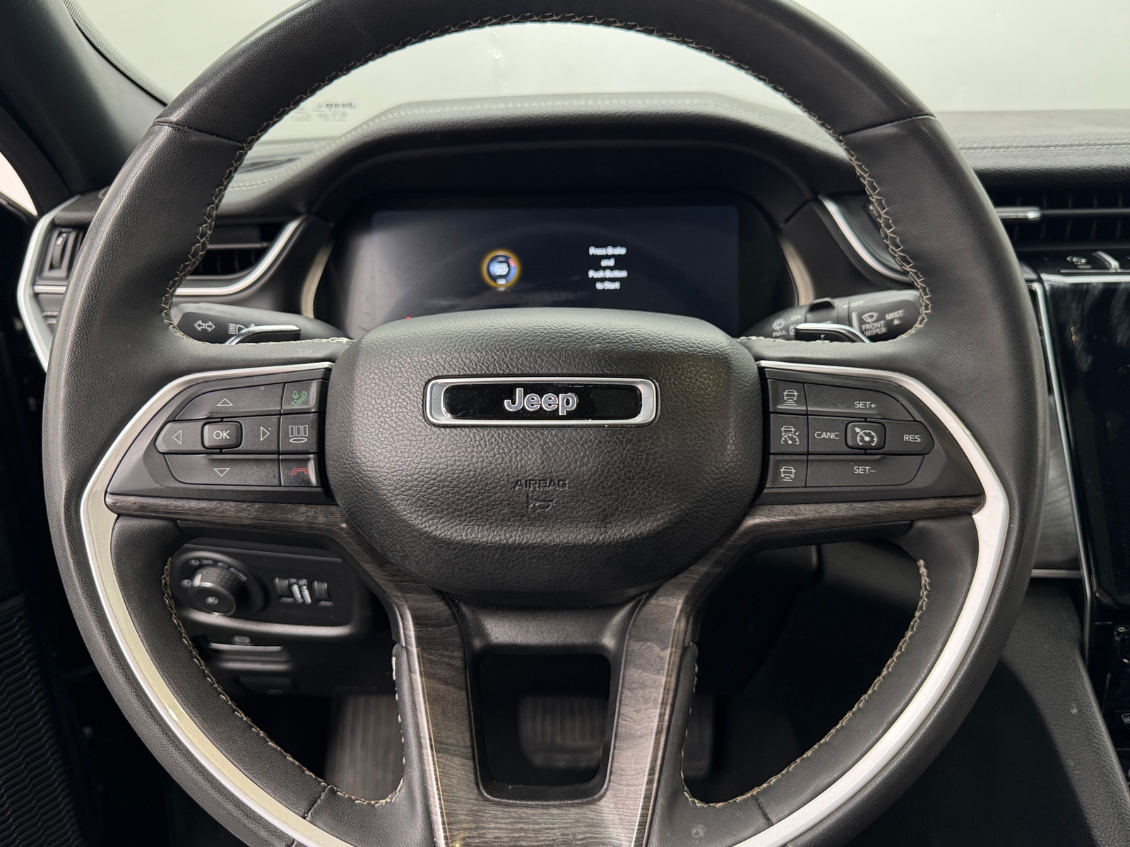 Thumbnail: 2024 Jeep Grand Cherokee L - 4